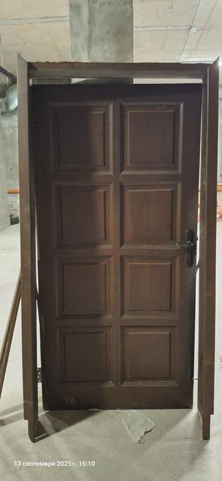 Врата входна от масивно дърво