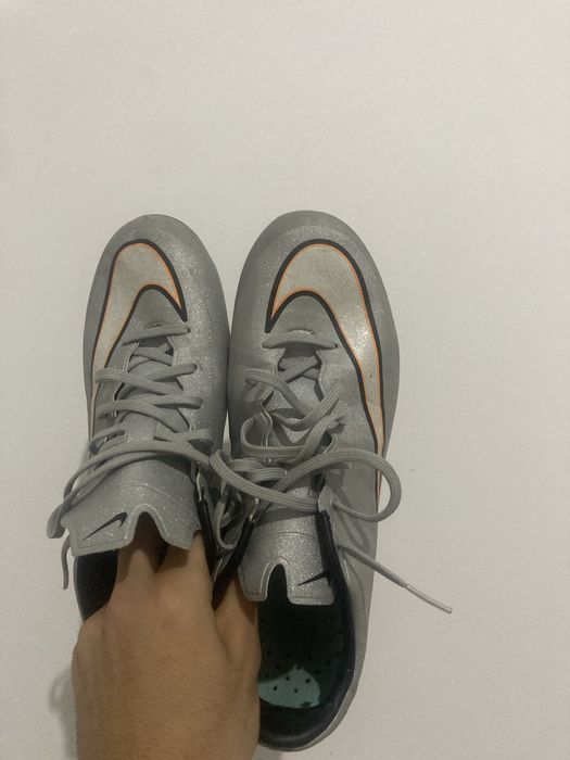 Продам оригинальные бутсы