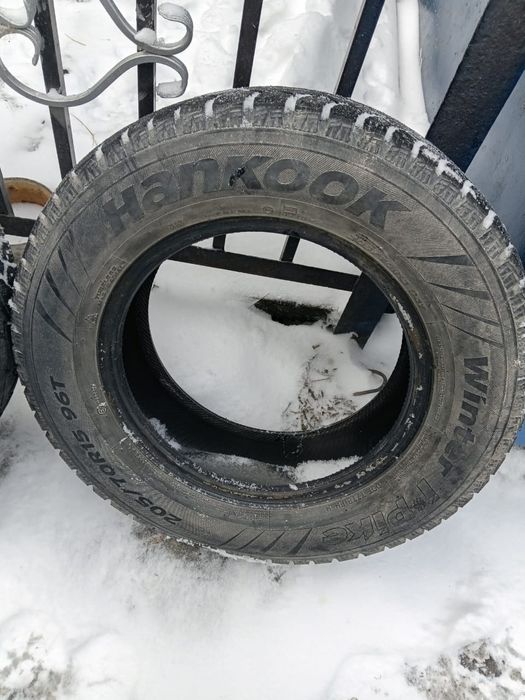 Комплект шин б/у  205/70R15 зимние