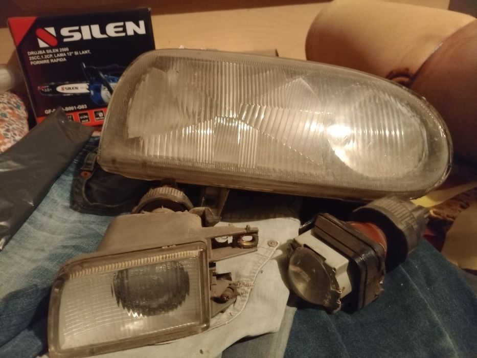 Фар за Голф 3 Хела със халогени бонус