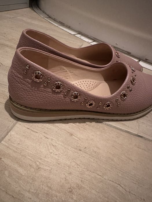 Балетки очень красивые, в хорошем состоянии