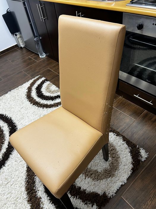 masă din lemn masiv cu dulapuri + 4 scaune