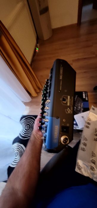 Mixer Yamaha MG10XU Cu Efecte Pasiv Analog si Case