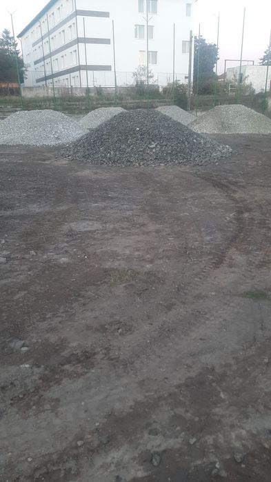 Decopertări  Demolari Terasament  (parcări  terenuri de fotbal Etc)