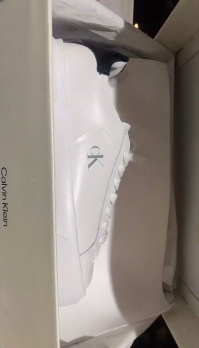 New balance U9060 -250 лв. Calvin Klein -190 лв. Оригинални маратонки