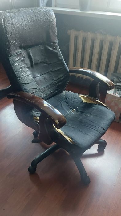 Отдам даром Диван и компьютерное кресло ..Механизм целый.