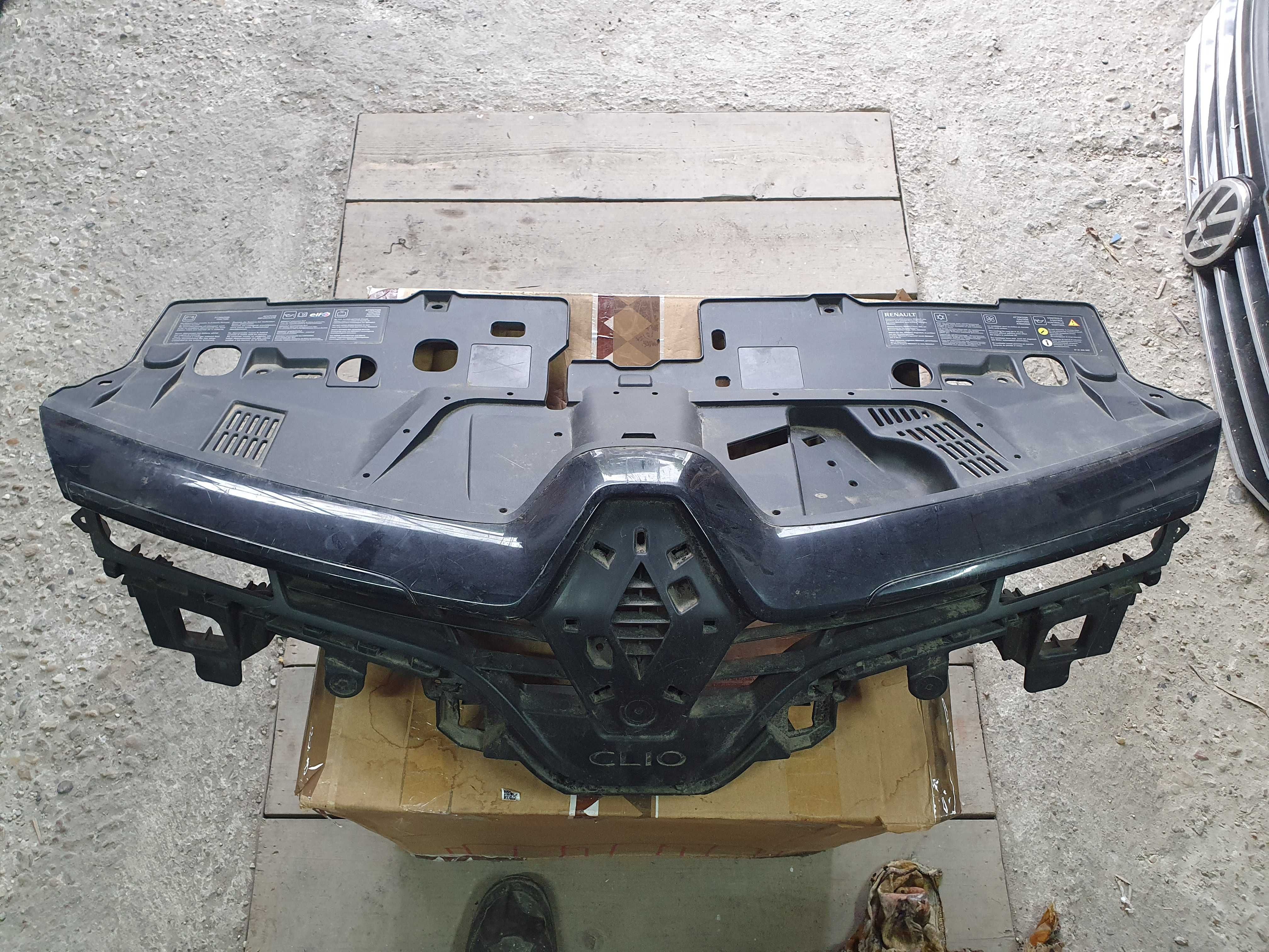 grila radiator renault clio 4 2012