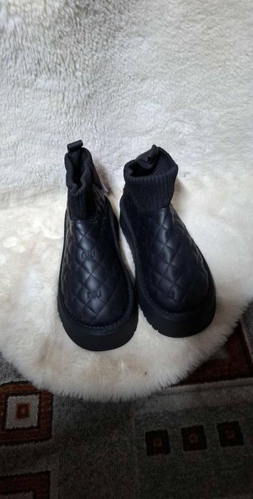 Ugg uri dama imblanite