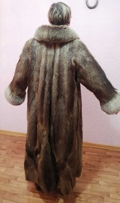 Шуба натуральная, натриевая , 48-52 р, очень эффектная