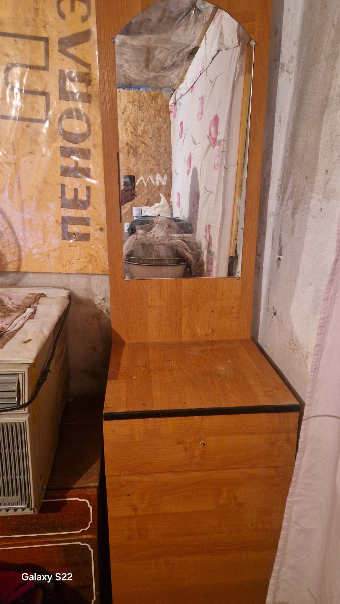 Продам прихожая состояние среднее