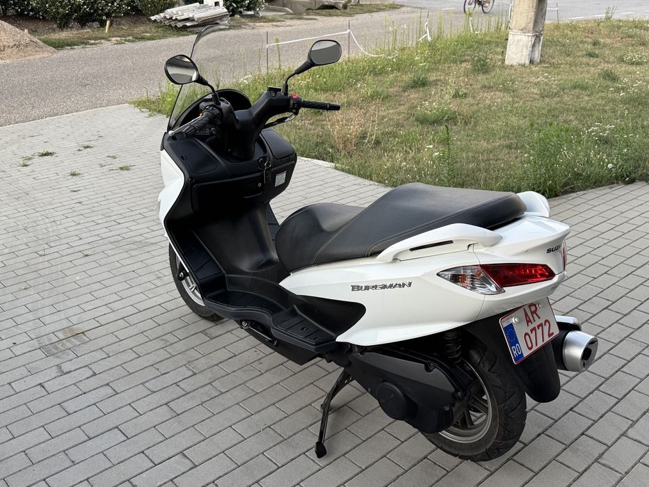 Suzuki Burgman 125 cm, categoria B