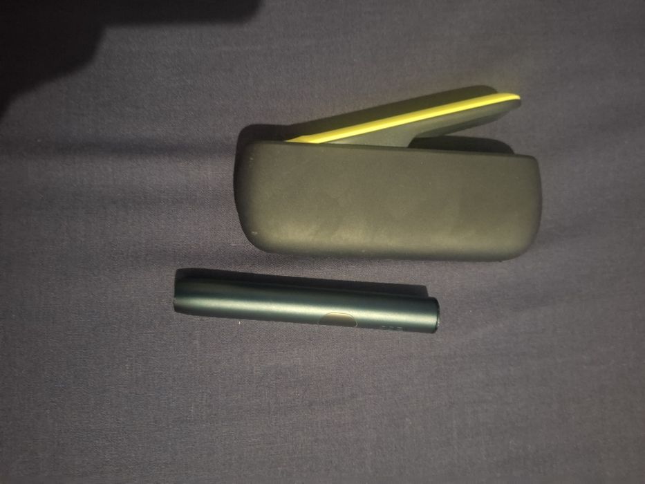Vând Aparat Iqos Nou ILUMA Negru cu Verde spre Galben
