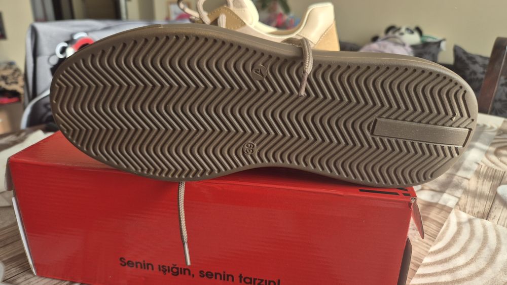 Чисто нови обукви ,39 номер