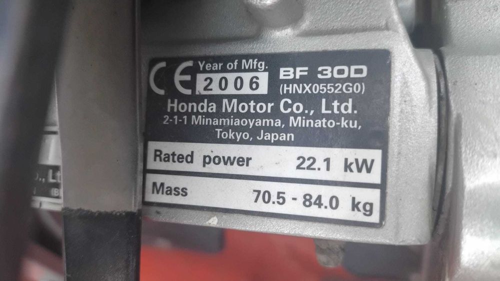 Barca de vanzare + motor Honda de 30 HP + peridoc inmatriculat in RO