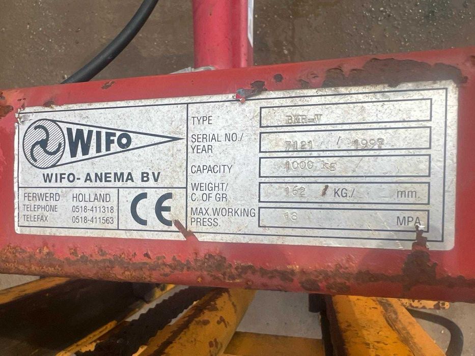 Catarg / lift cu graifer Wifo – pt baloti de max. 1 T