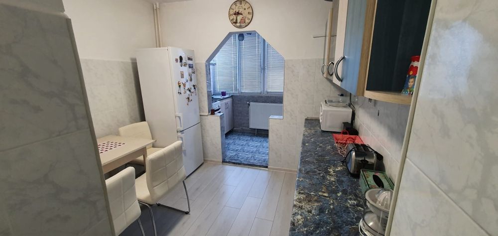 Dau in chirie  apartament 3 camere Oradea