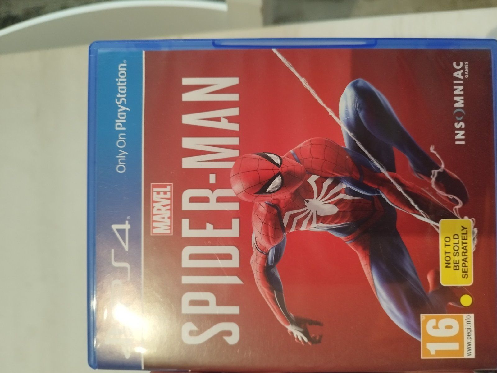 Продавам PlayStation 4