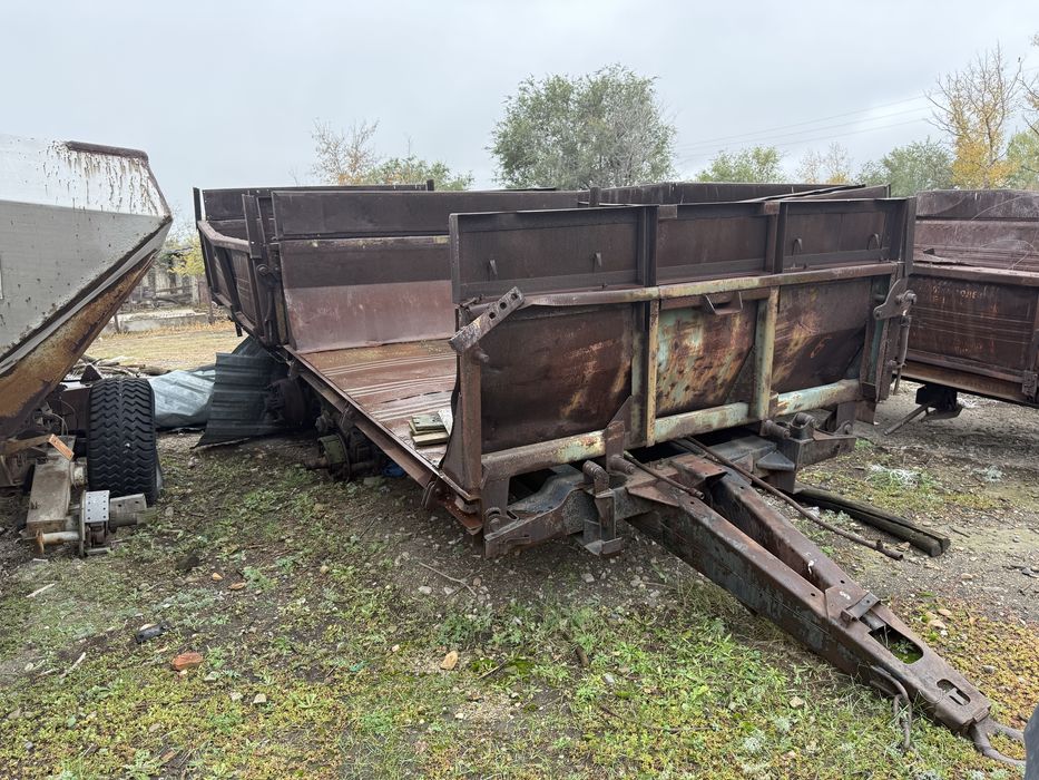 Два прицепа ПТС-9