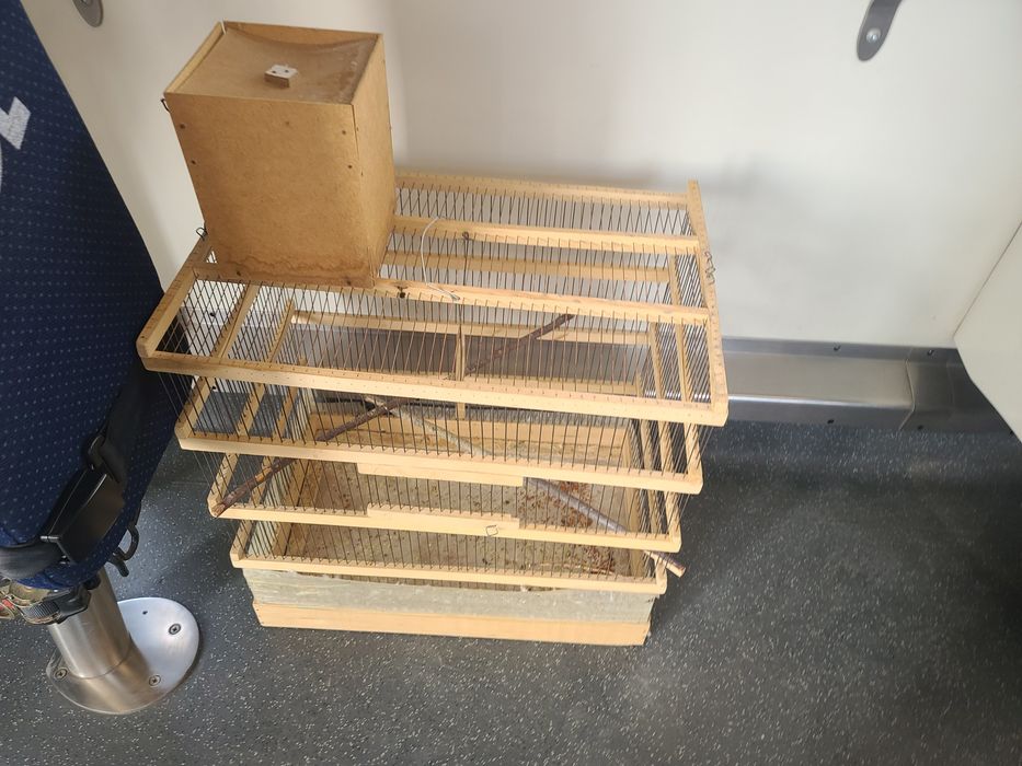 Valer uani qushlarning ini