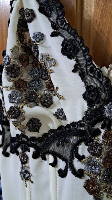 Rochie lunga intretinuta croita la comanda..