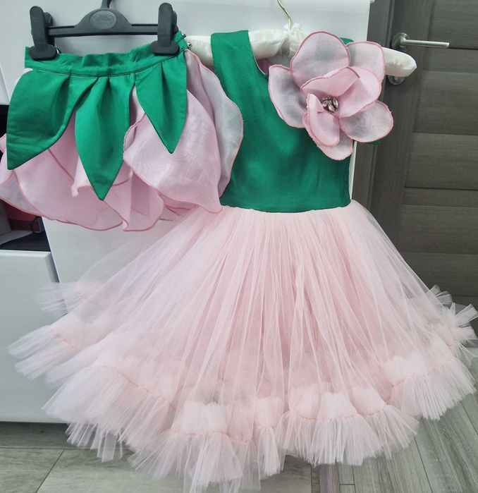 Rochita model Unicat Floare fetite 3-5 ani (98-110)