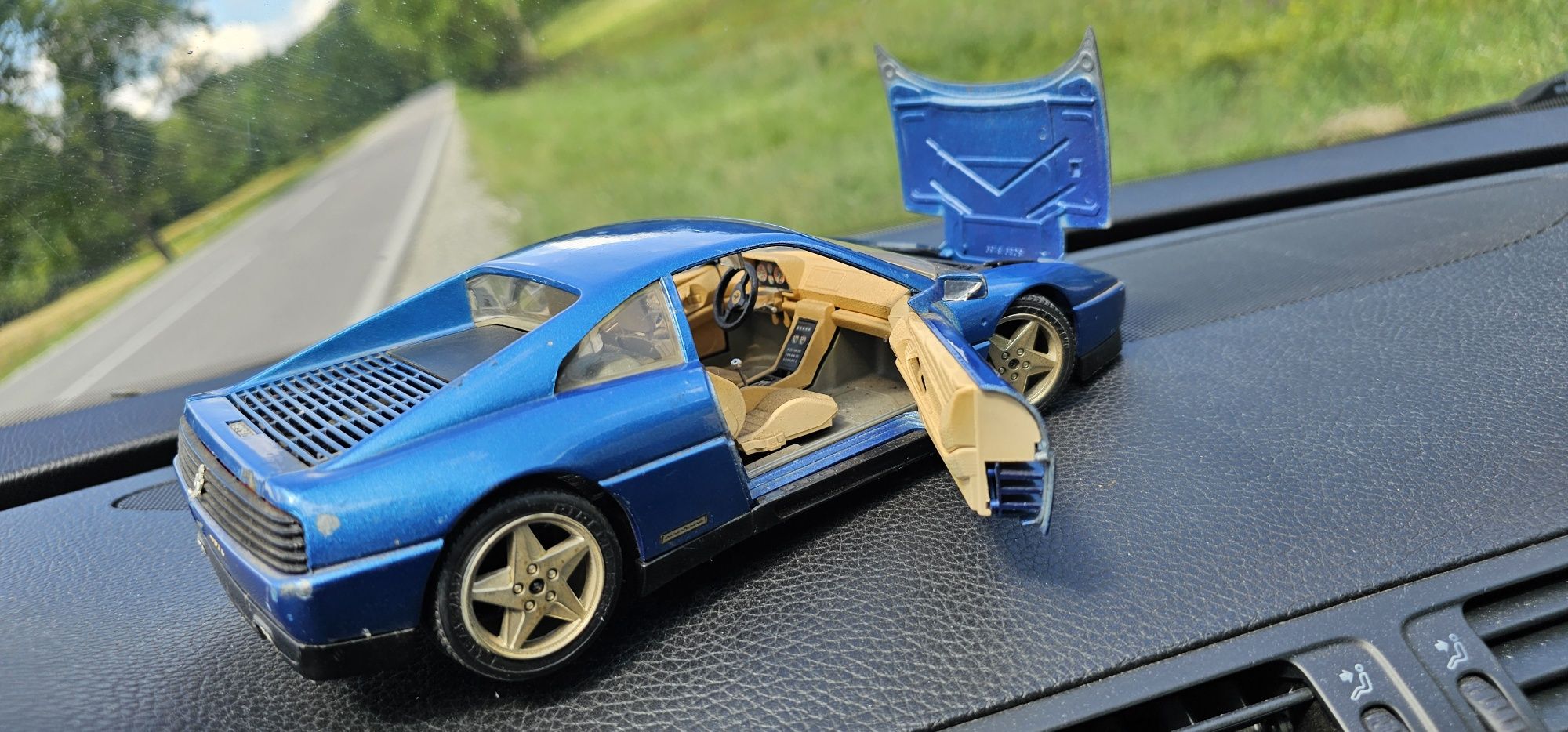 Ferrari 348tb 1989 1/18 bburago Made in Italy