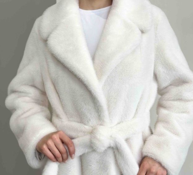 Шуба белая ( искусственный мех)