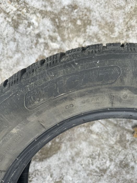 Продам шины зимние 215/65 р16