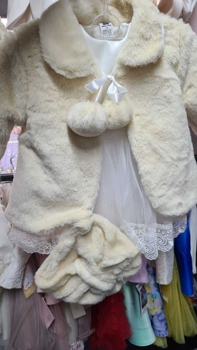 Set de botez pentru fetite alb,rochita cu dantela alba si blanita.