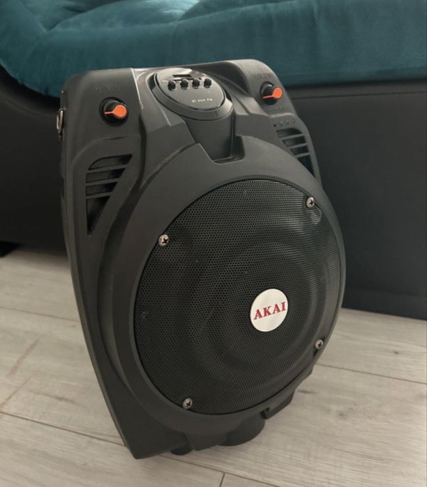 Boxa Akai defecta