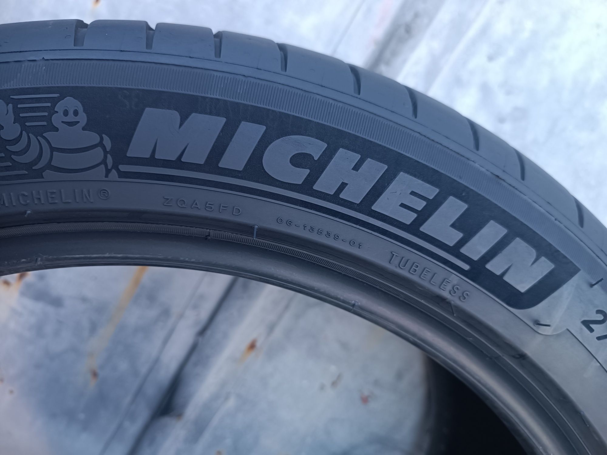 275/40/19 Michelin