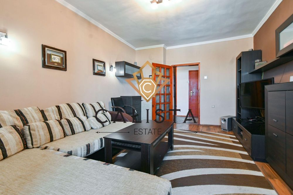 Тристаен апартамент за продажба в ж.к. Красно село, 2052572