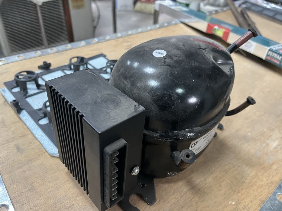 Компресор за хладилник на камион QDZH30G - 12/24V
