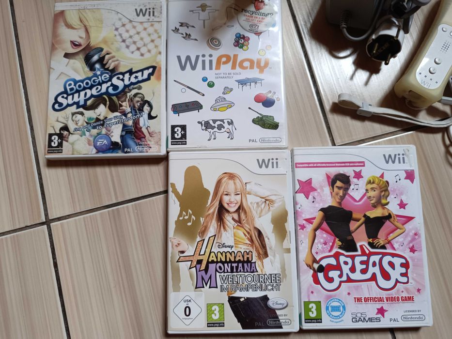 Wii full cu accesorii jocuri originale Wii Play Boogie Hannah Montana
