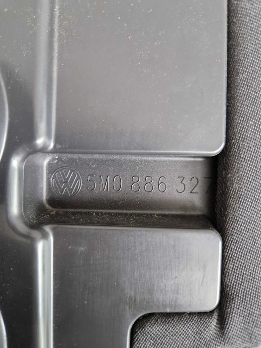 Cotieră centrală spate VW Tiguan/Golf Plus, cod 5M0886327, originală