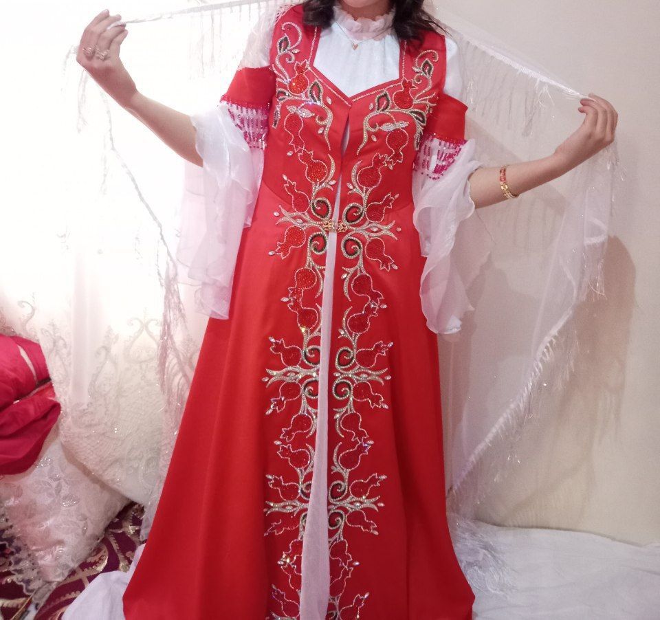 Kelin Koʻylak Ansambli 48_52 sharfi bilan