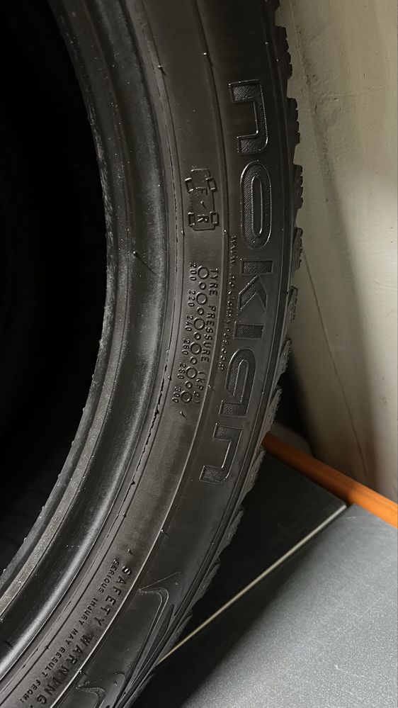 225/50 R17 СРОЧНО! Продаю зимние шипованные шины Nokian Nordman 5