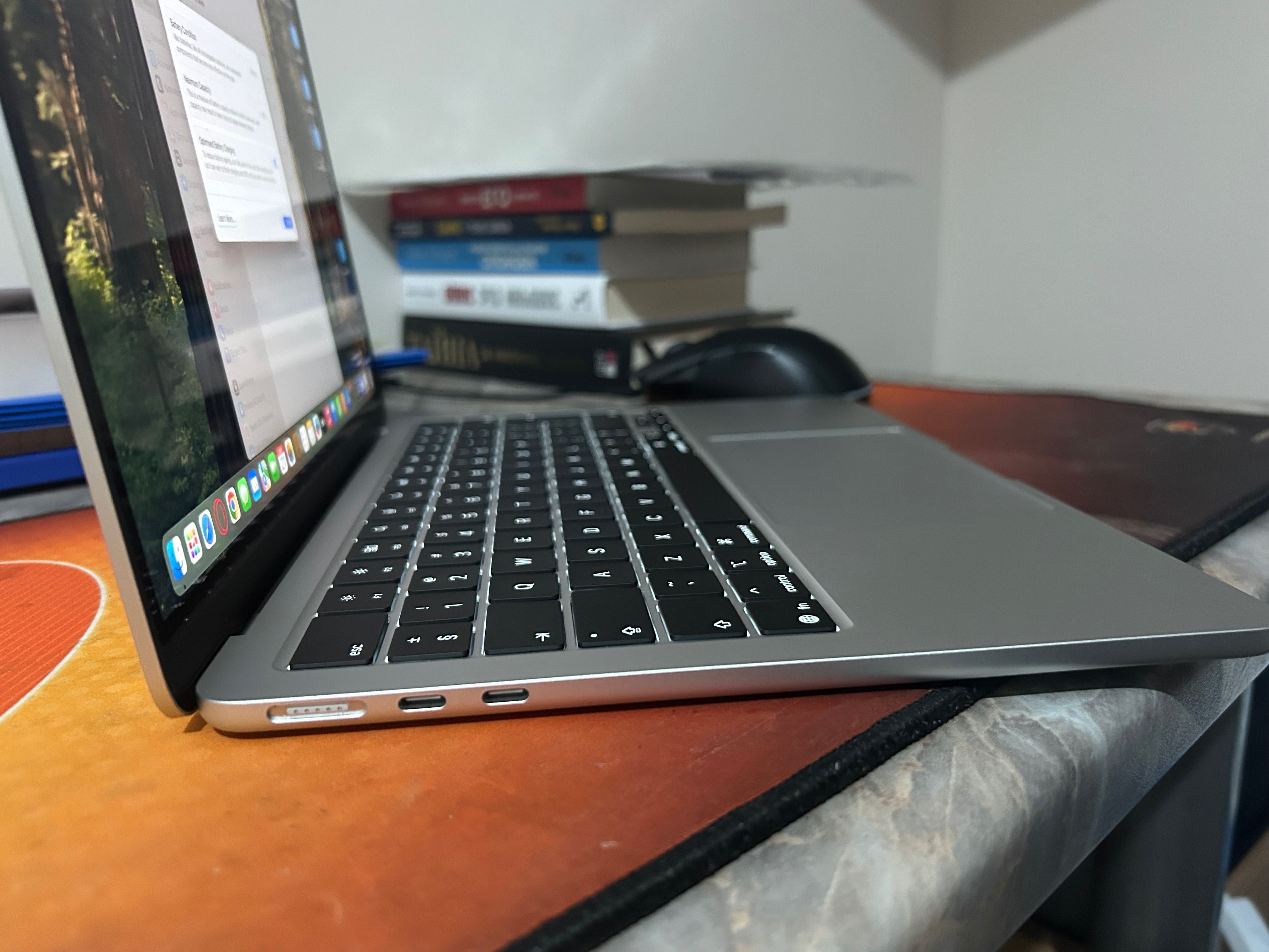 MacBook Air 13’6 M4 chip 16GB RAM 256GB 10 cores-2025г.