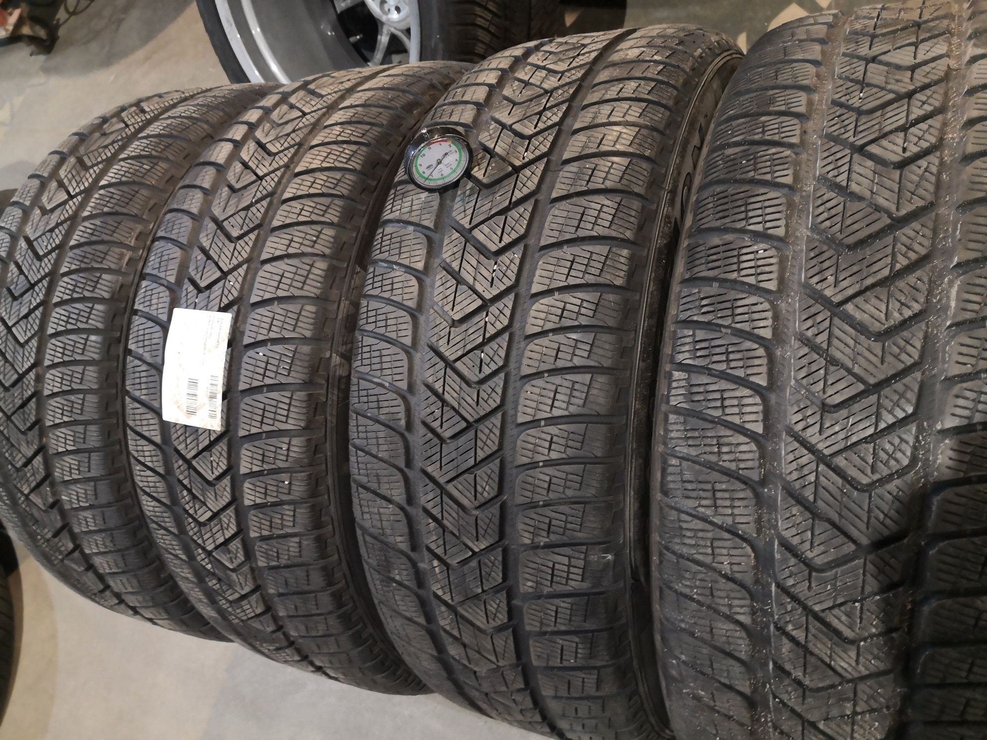 235 55 19 цола гуми Pirelli dot 19