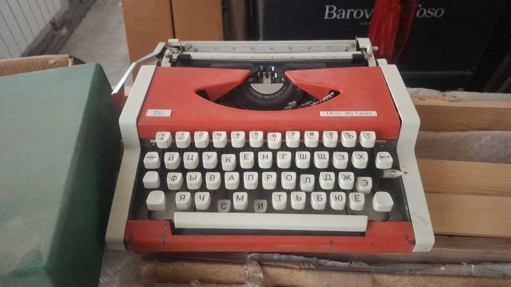 Печатная машинка Unis TBM De Luxe.