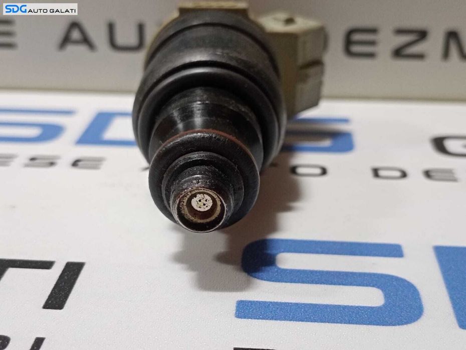 Injector Injectoare Audi 80 1.6 B 1990 - 1996 Cod 078133551D [M4262]