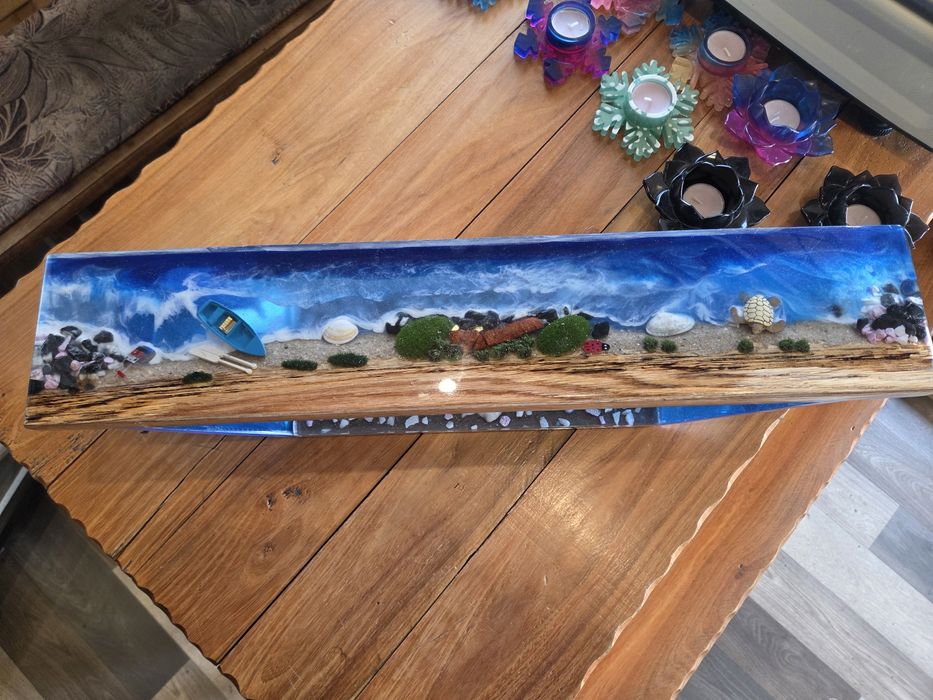 Шкаф за огледало от епоксидна смола