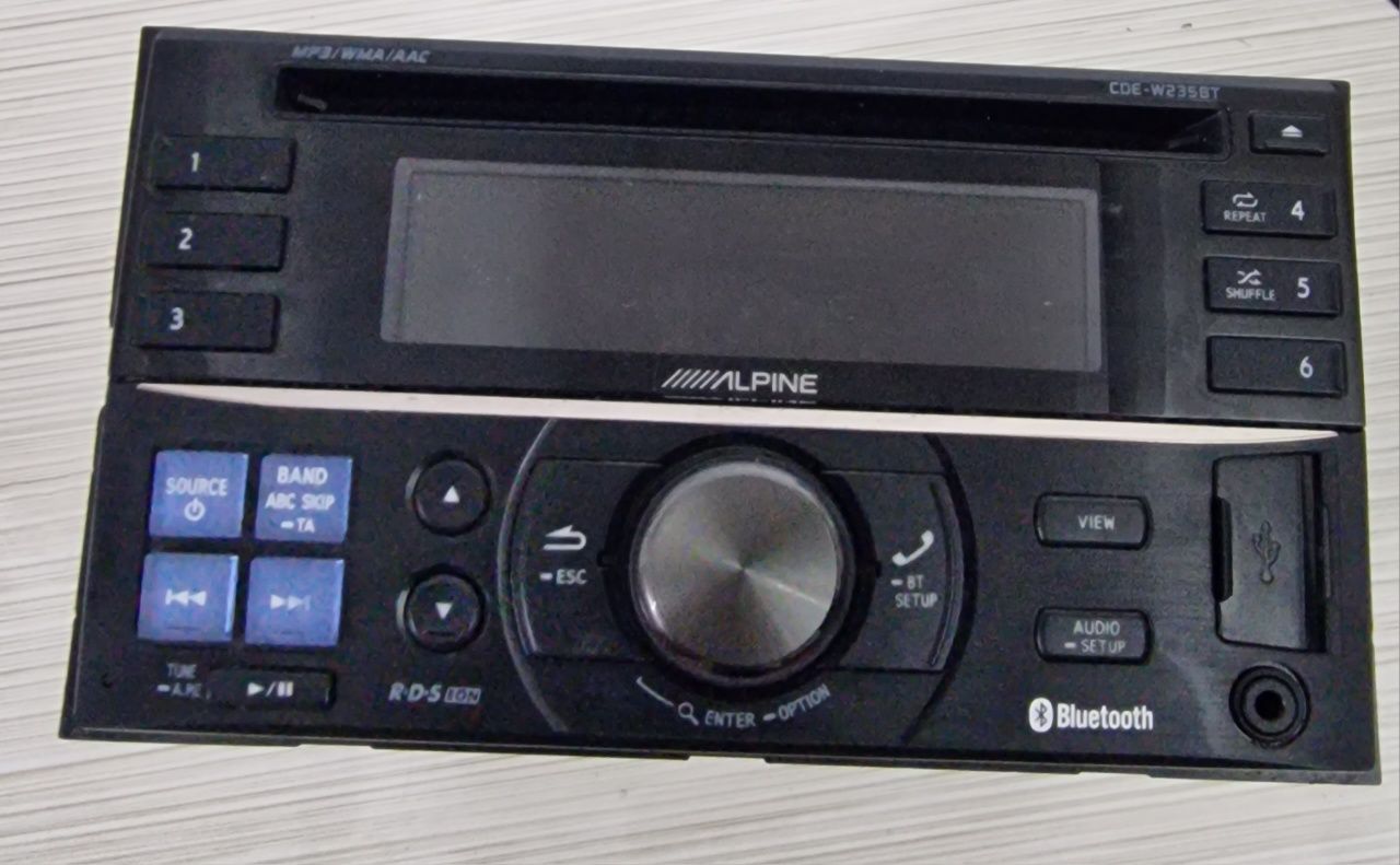 Alpine CDE-W235BT