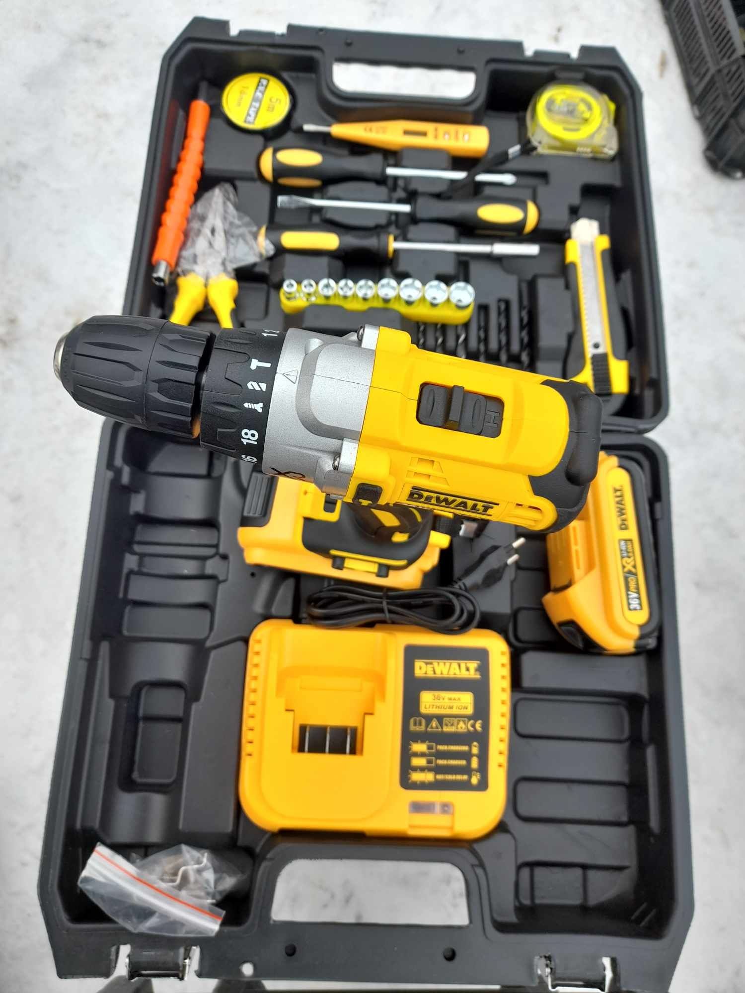 Autofiletanta Makita/Dewalt cu percutie cu 2 baterii