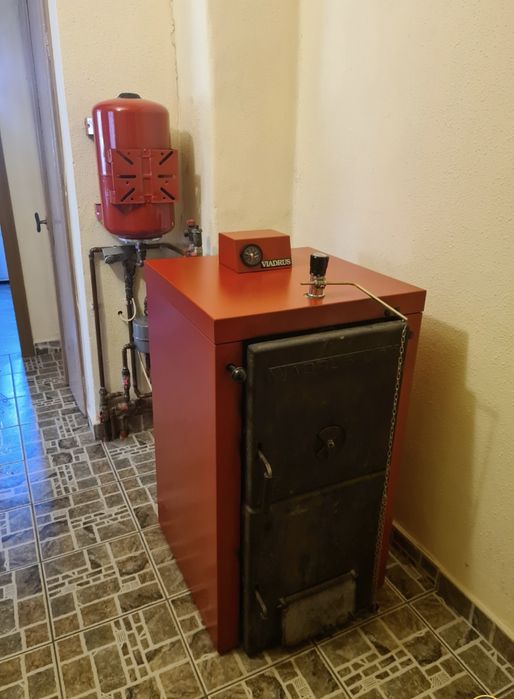 Apartament 3 camere, parter, mobilat și utilat – Brezoi, gata de mutat