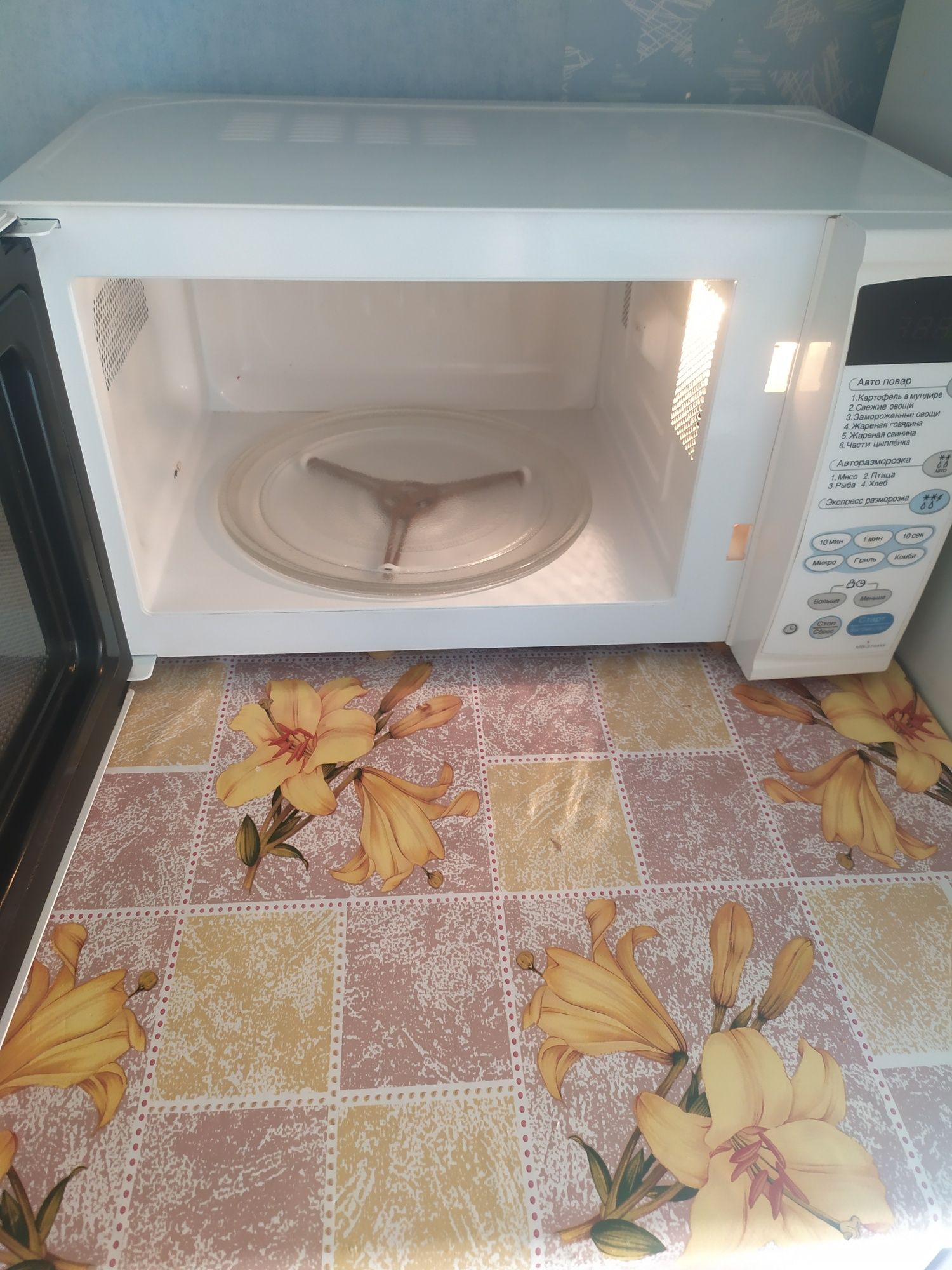 Продам микроволновую печь