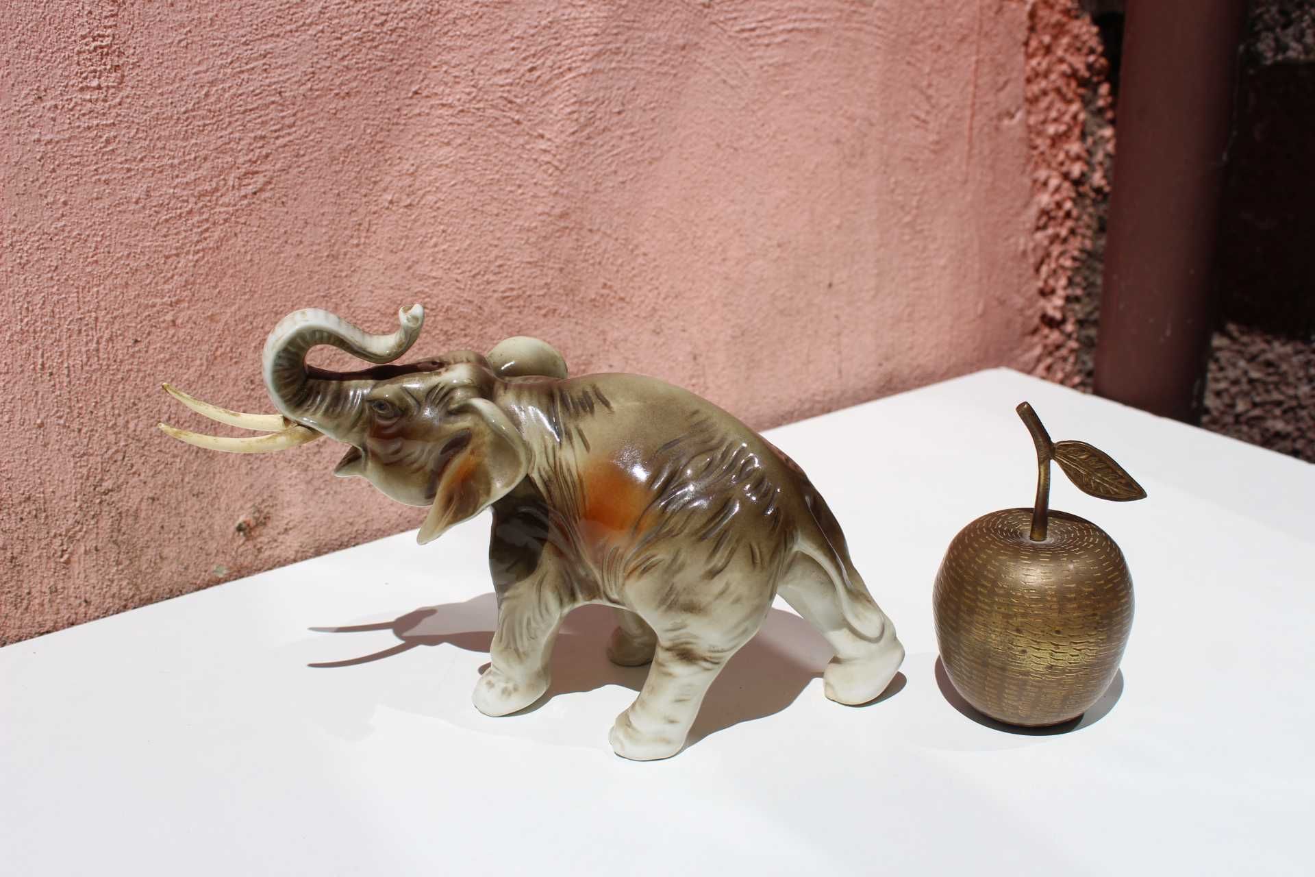 Piesa de colectie, elefant portelan ROYAL DUX Bohemia