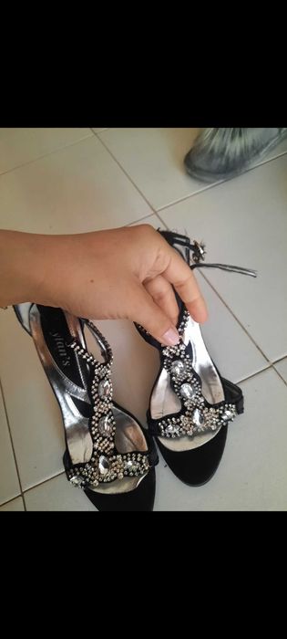 Обувки със блестящи камъни