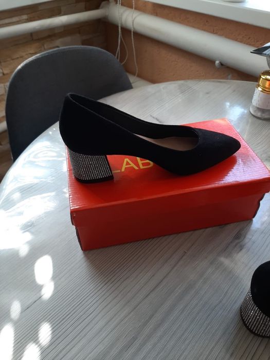 Продам женские туфли