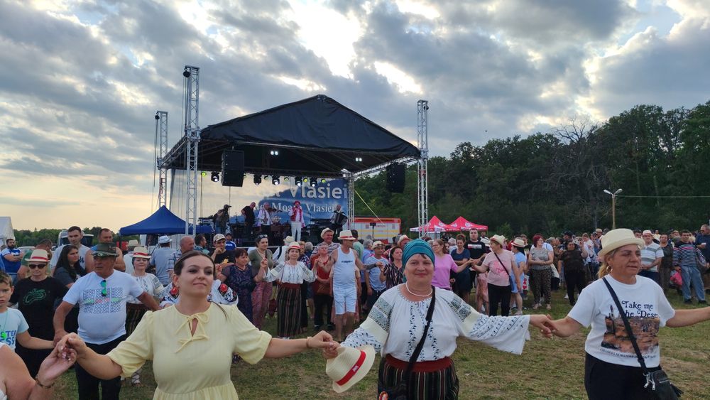 Scena completa pentru concerte, nunta, botez, zile comuna, conferinte